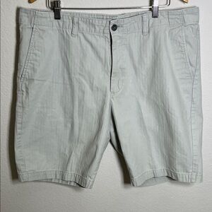 Old Navy Men's Light Gray Flat Front Shorts Size 40